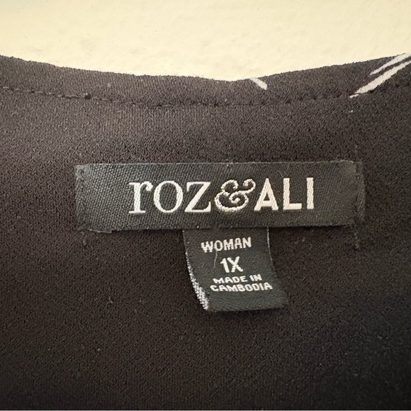 Roz & Ali Black and White Leaf Print Blouse - Picture 2 of 2